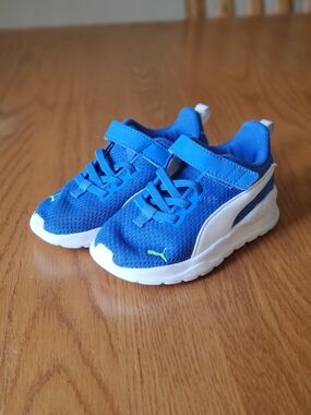 Puma Kids Bright Blue & White Hook-and-Loop Sneakers
